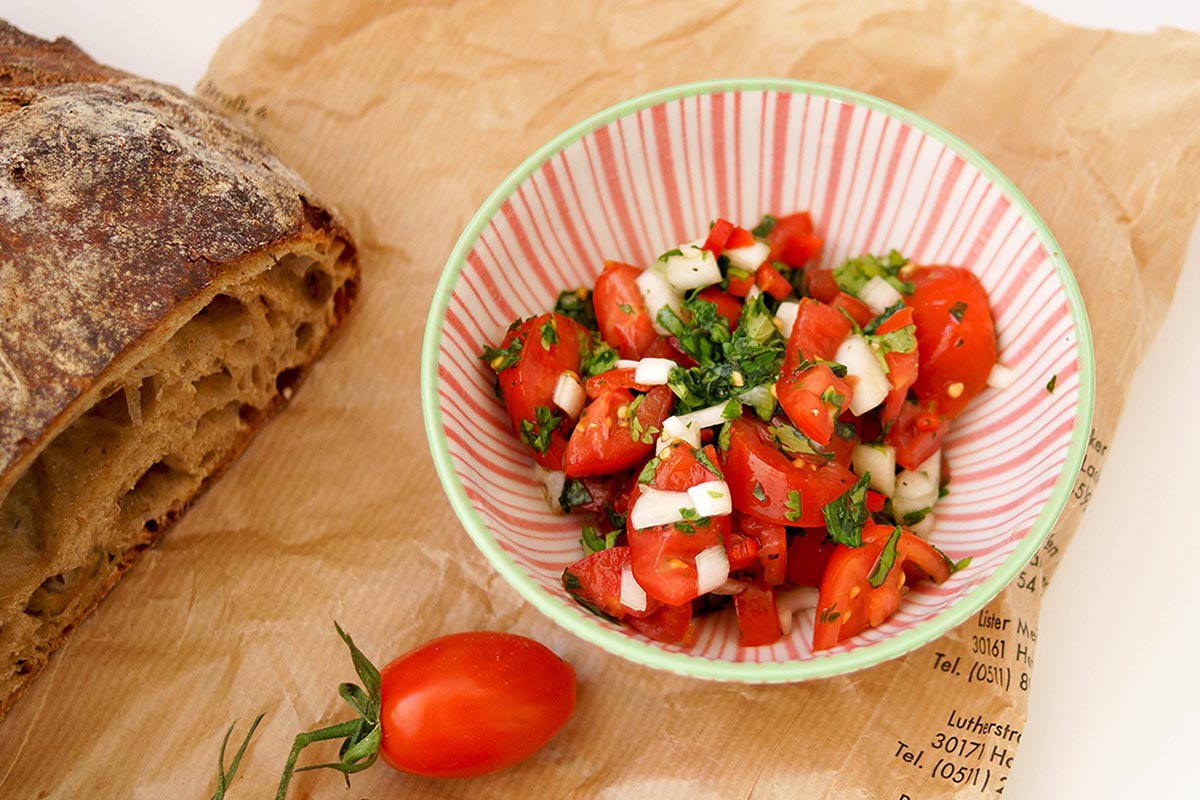 Würziger Tomatensalat, Spicy Tomato Salad mit Chilischoten