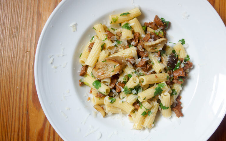 Pasta mit Merguez und Steinpilzen