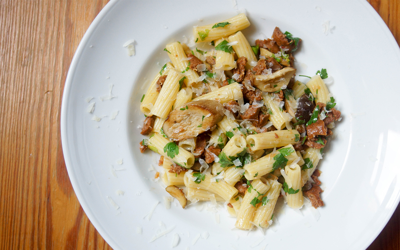 Pasta mit Merguez und Steinpilzen