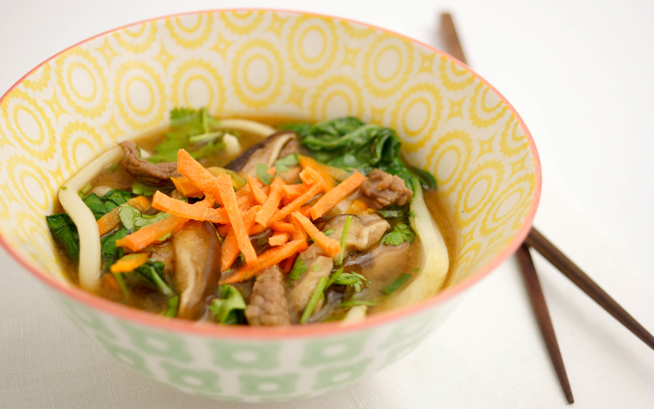 Miso-Suppe mit Rindfleisch und Shiitake-Pilzen