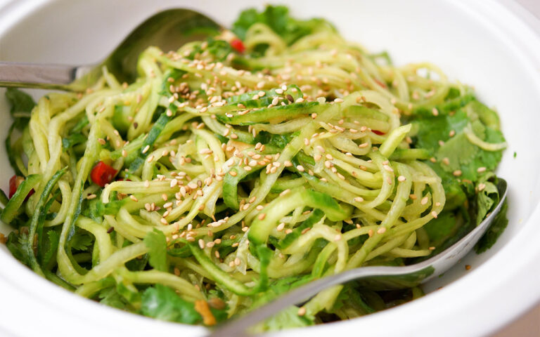 Asiatischer Gurken Nudel Salat