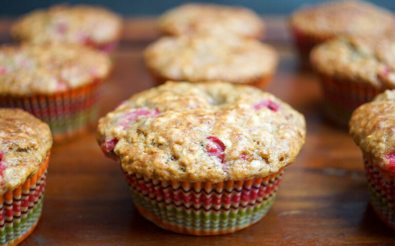 Johannisbeer-Muffins mit Buttermilch