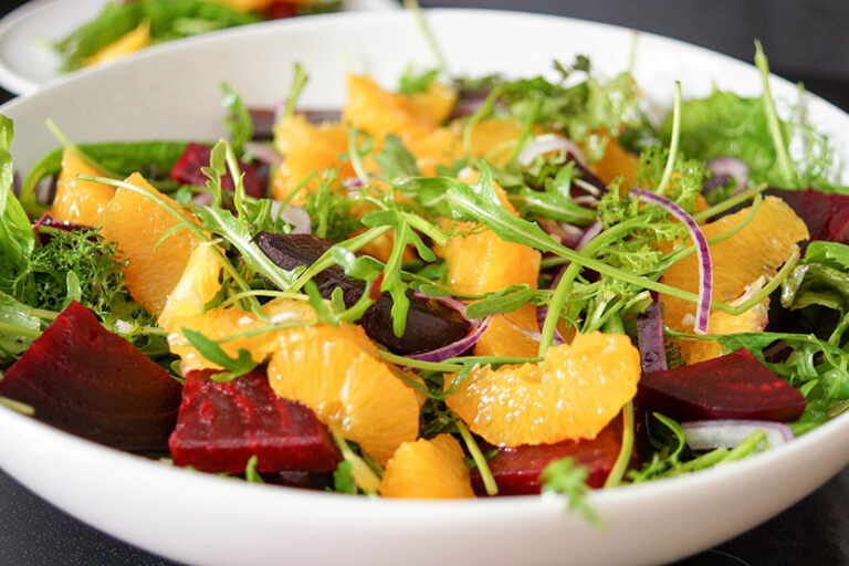 Rote Bete gebacken in Zitronen-Pistazien-Vinaigrette