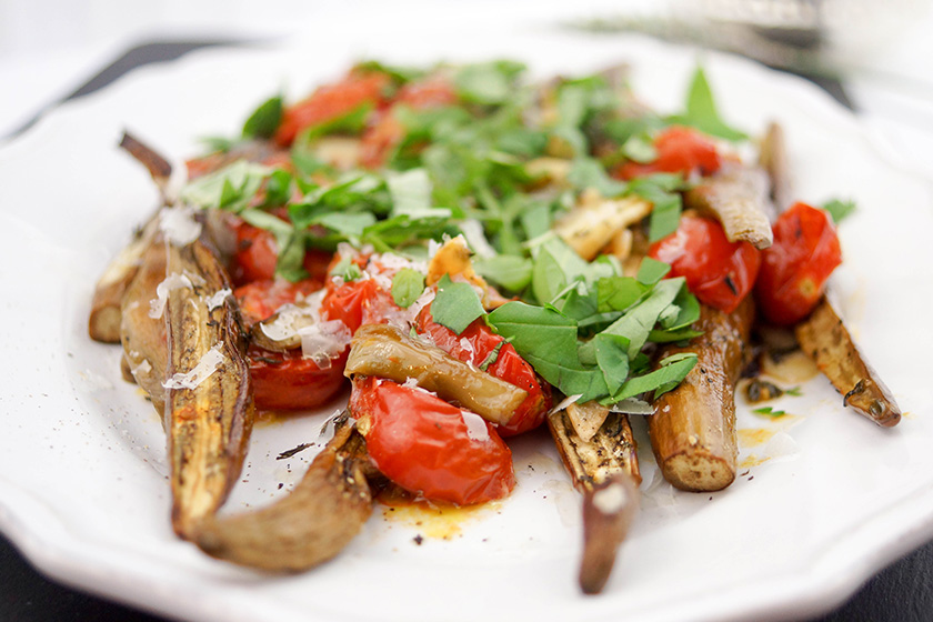 Italienische Baby-Auberginen mit Cherry-Tomaten von Elle Republic