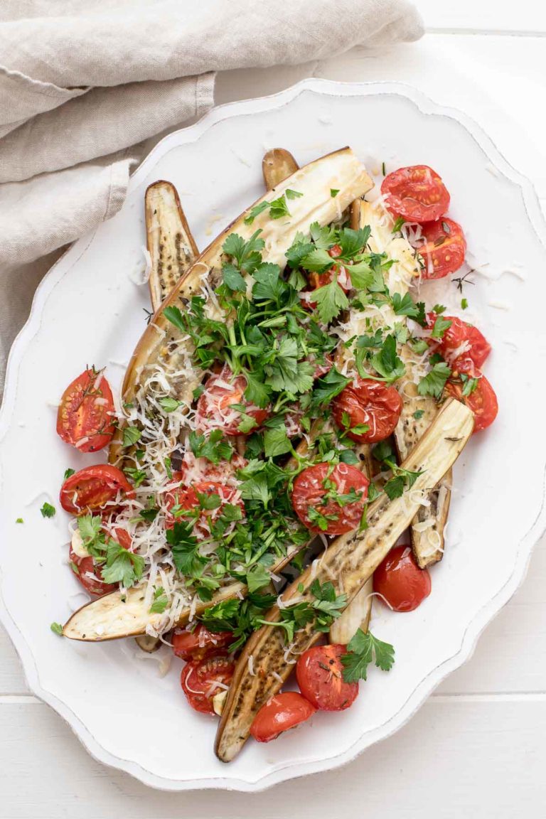 Mini-Auberginen mit Cherry-Tomaten, Parmesan & Peterselie, Japanische Aubergine gebacken
