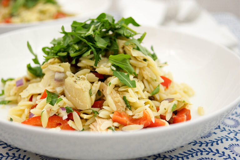 Orzo mit Thunfisch, Artischocken, Petersilie und Minze von Elle Republic