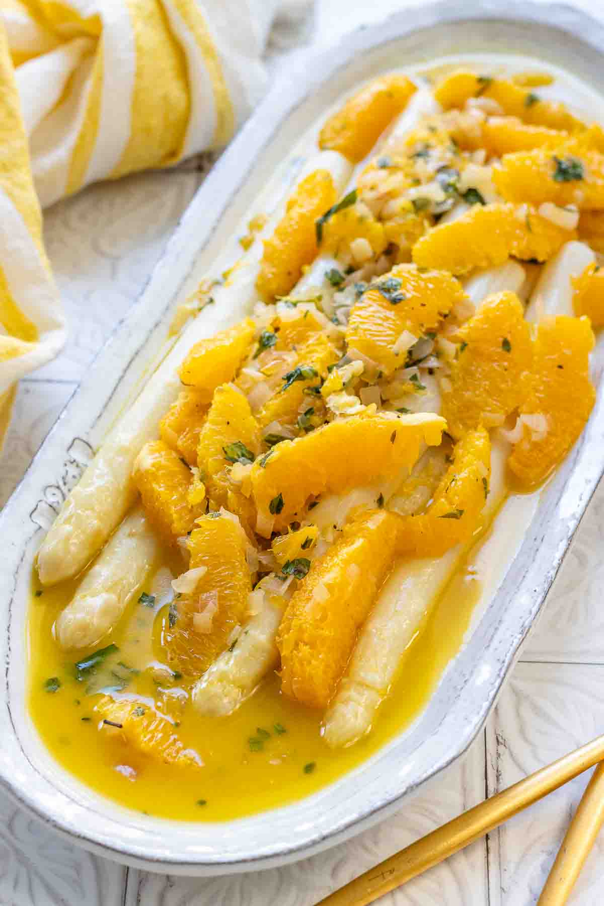 Spargel geschmort mit Orangen und Estragon