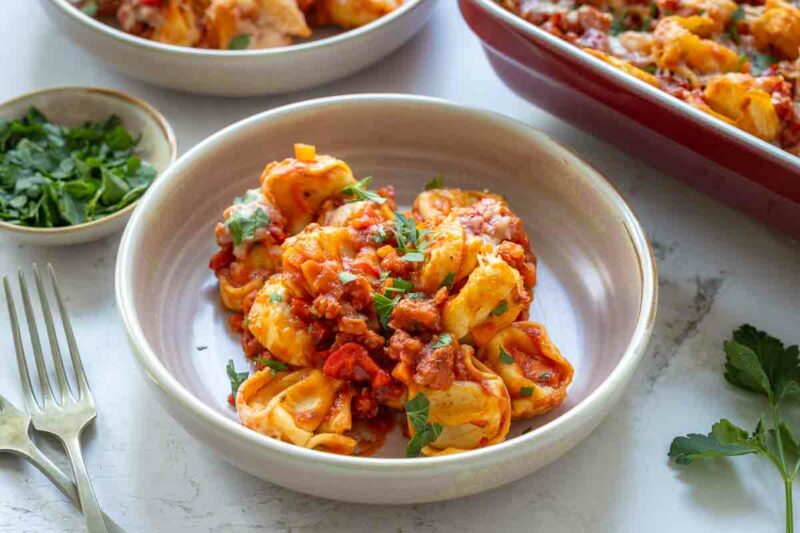 Auflauf mit Tortellini und Salsiccia