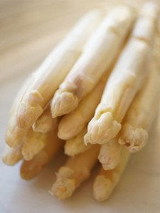 Weißer Spargel von Elle Republic