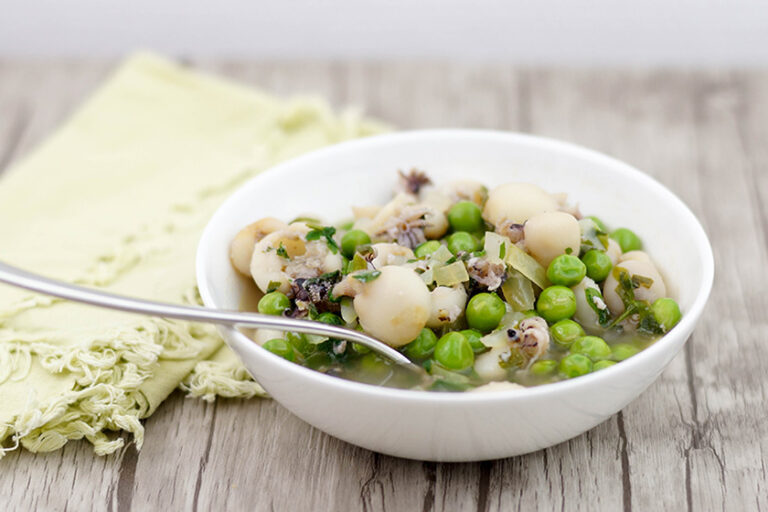 Tintenfisch gekocht mit Erbsen (Seppie con Piselli) von Elle Republic
