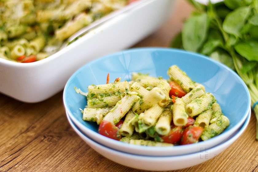 Makkaroni mit Pesto überbacken von Elle Republic