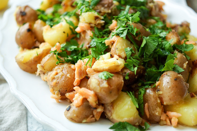 Einfaches Bratkartoffeln mit geräuchertem Lachs Rezept, bratkartoffeln aus gekochten kartoffeln