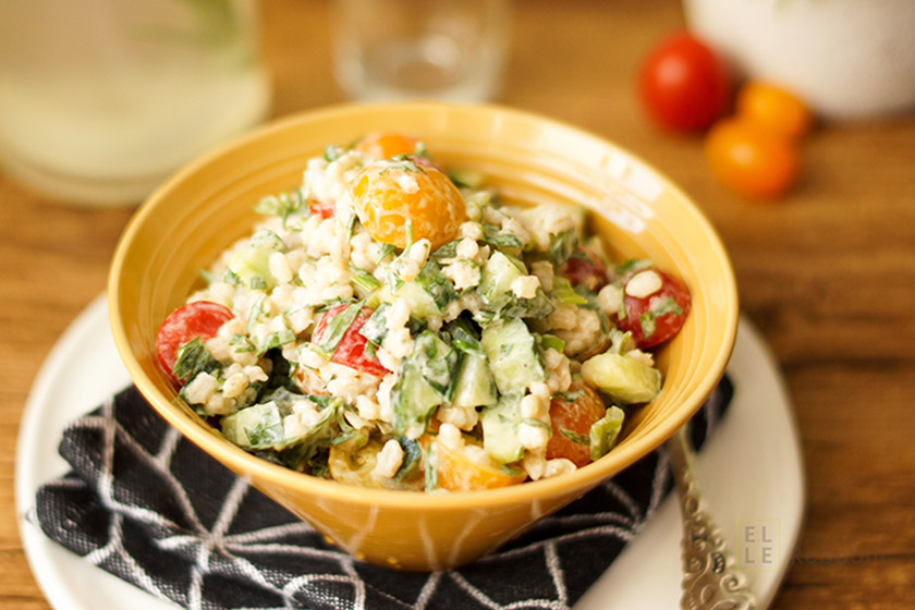 Rollgerste Salat mit Tomate, Joghurt und Zitrone