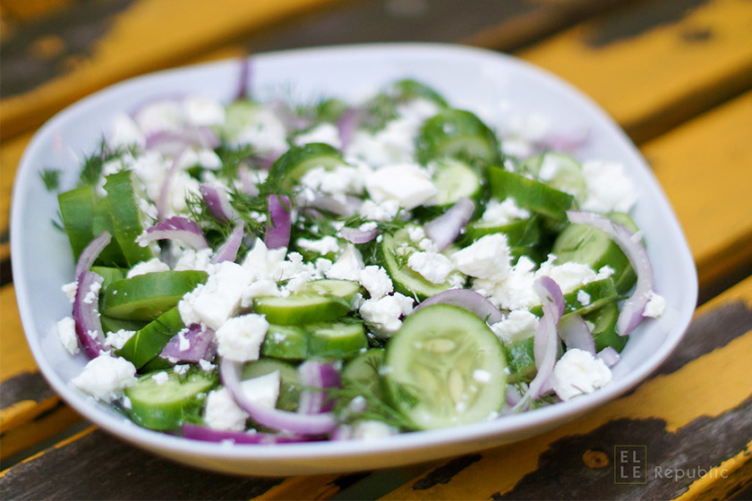 Gurkensalat mit Dill und Feta, Zitronensaft und Olivenöl