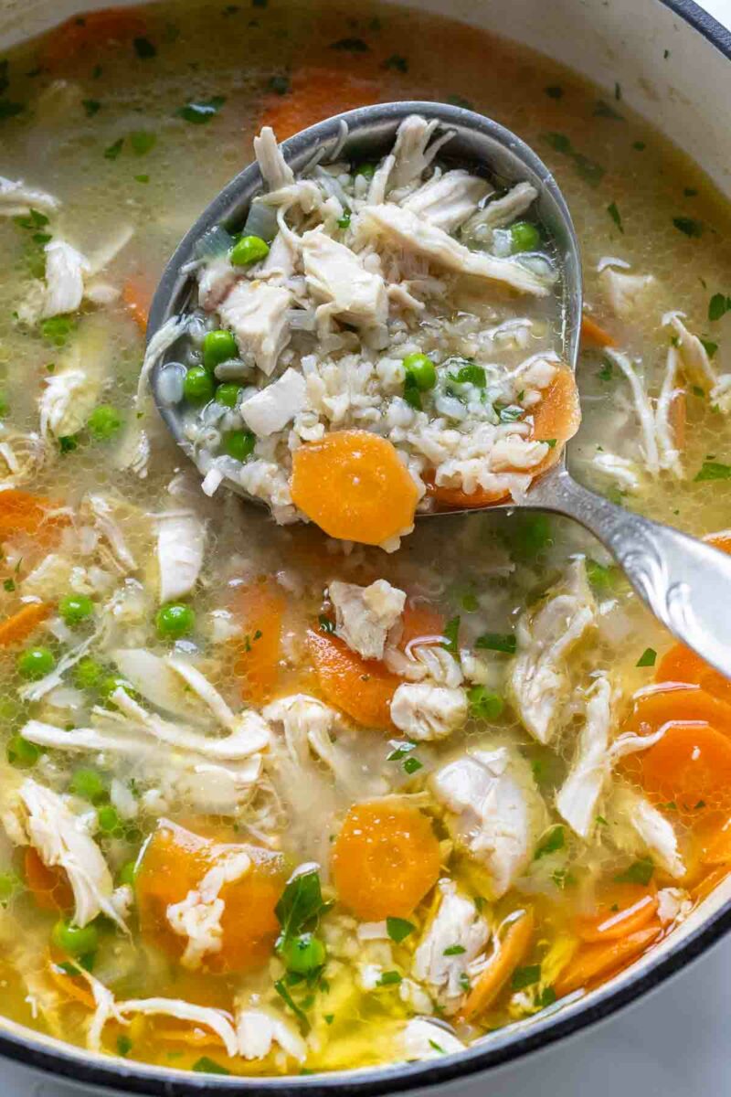Klassische Hühnersuppe mit Reis