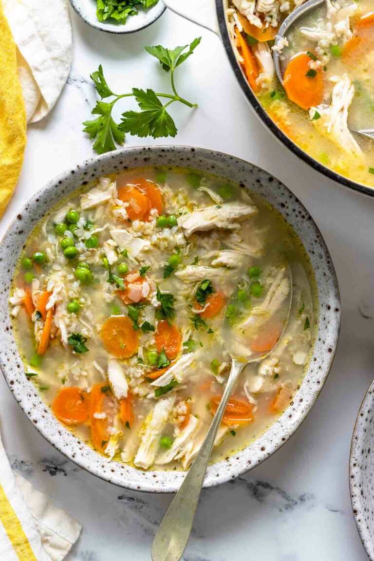 Klassische Hühnersuppe mit Reis wie Omas