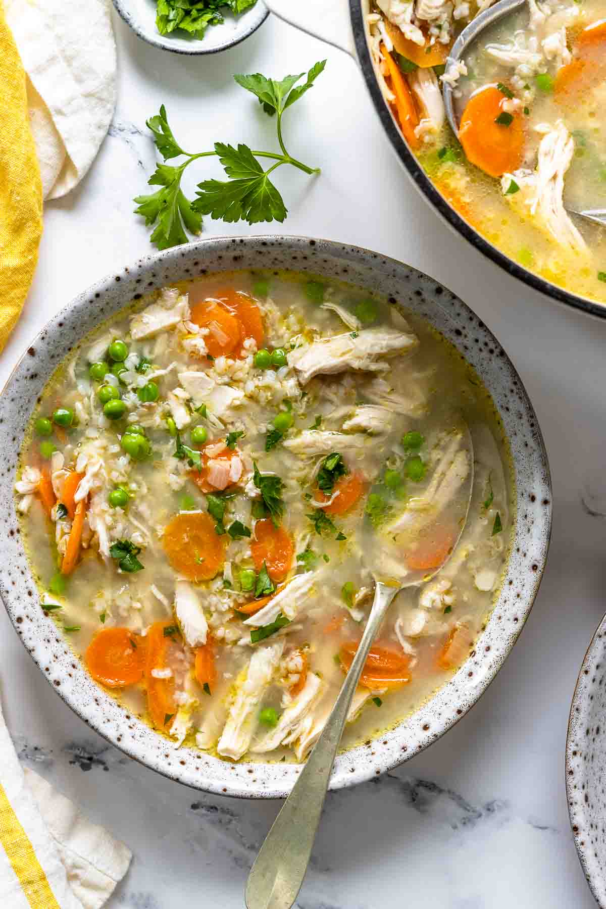 Klassische Hühnersuppe mit Reis wie Omas
