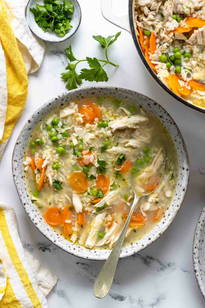 Klassische Hühnersuppe mit Reis