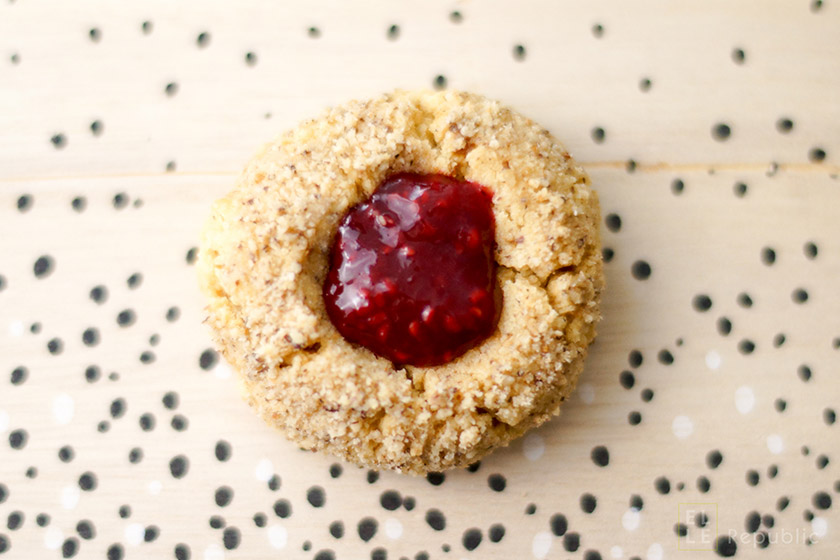 Engelsaugen Rezept, Vogelnest Cookies mit Marmelade, Engelsaugen Kekse, Thumbprint-Cookies Rezept, Weihnachtsgebäck Himbeerenmarmelade Weihnachtsbäckerei