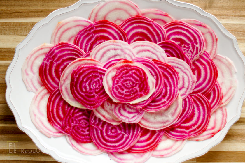 Chioggia Rote Bete Carpaccio mit Dill, Zitronensaft, Pinienkerne, Parmesan, vegetarisch