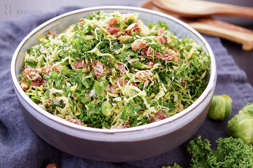 Rohes Grünkohl Salat mit Parmaschinken, Rosenkohl, Haselnüsse, Parmesan