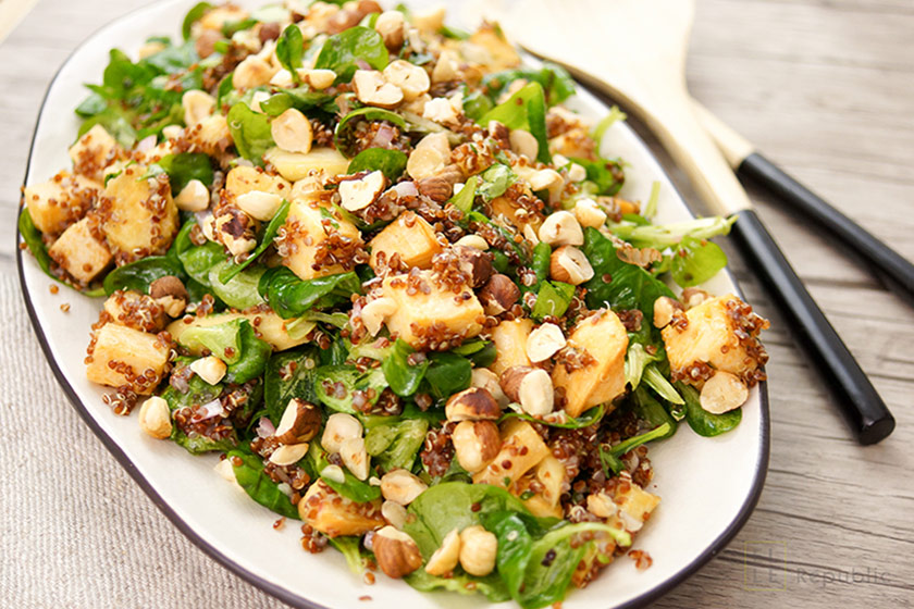 Steckrüben Salat mit Quinoa, Pastinaken, Haselnüssen, Feldsalat
