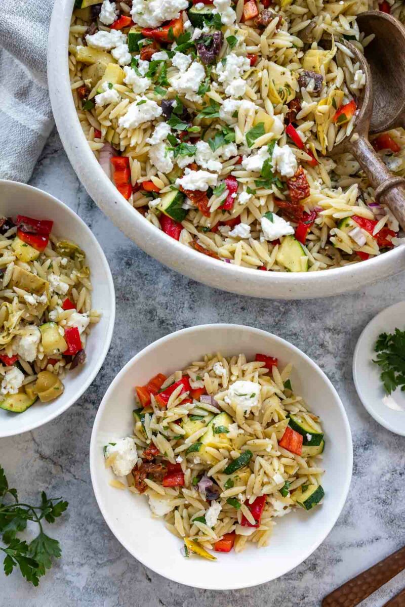 Kritharaki Salat mit Feta Rezept (griechischer Orzo Nudelsalat)