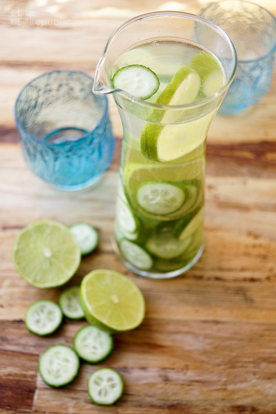 Wasser mit Geschmack, Limetten und Gurken Wasser