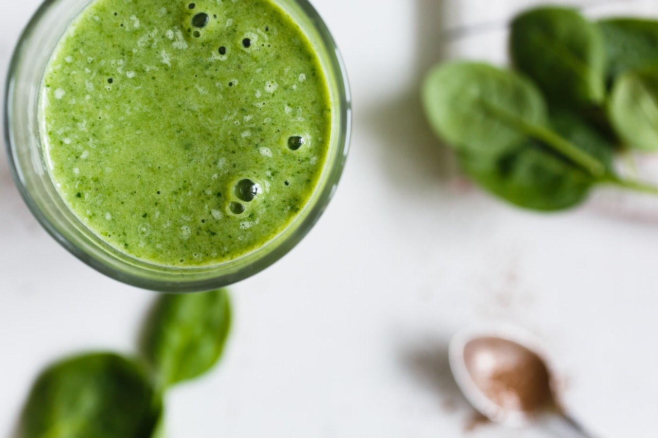 Grüner Smoothie mit Spinat