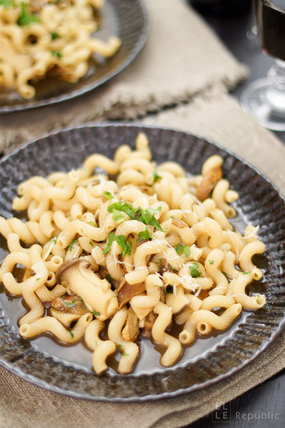 Pasta mit Pilz-Ragout, Kräuterseitling, Shiitake, Steinpilze, Cremini