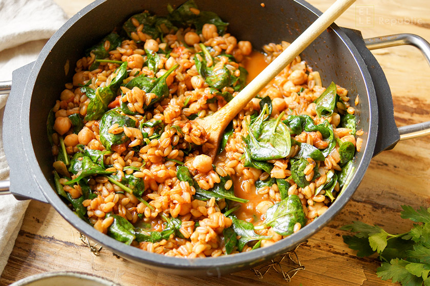 Gruenkern/Grünkern Pilaw Rezept mit Spinat und Kichererbsen