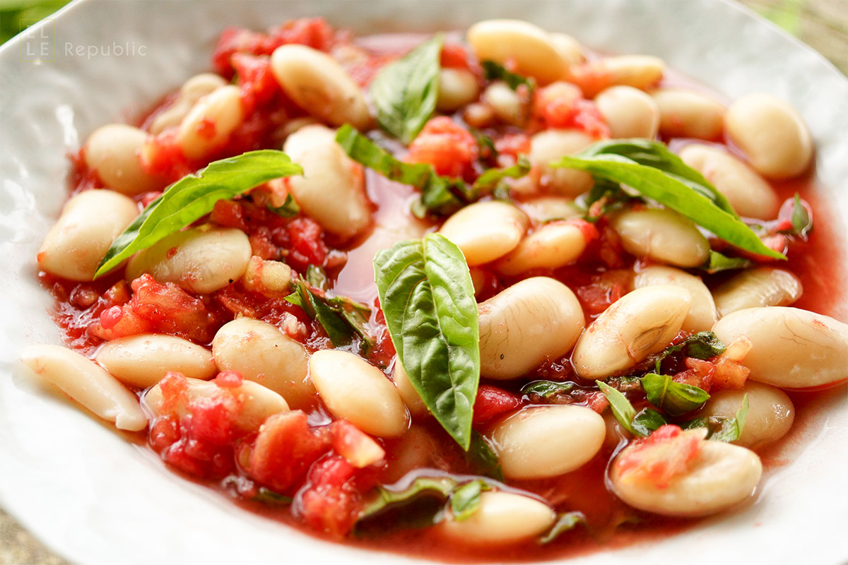 Rezept für Riesenbohnen mit frischer Tomatensoße und Basilikum, Knoblauch, Zitrone, vegetarish
