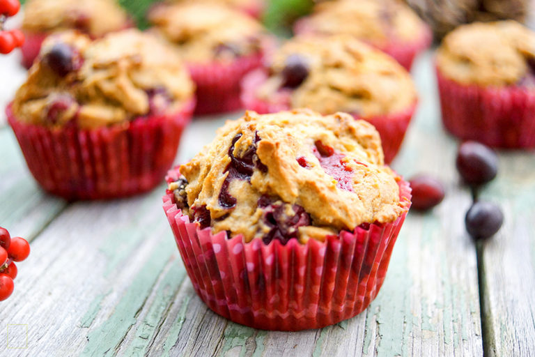 Cranberry Muffins Rezept mit Dinkelmehl, Zimt, Ingwer, Vanille, Orangenschal und Walnüsse, Gesund und Einfach