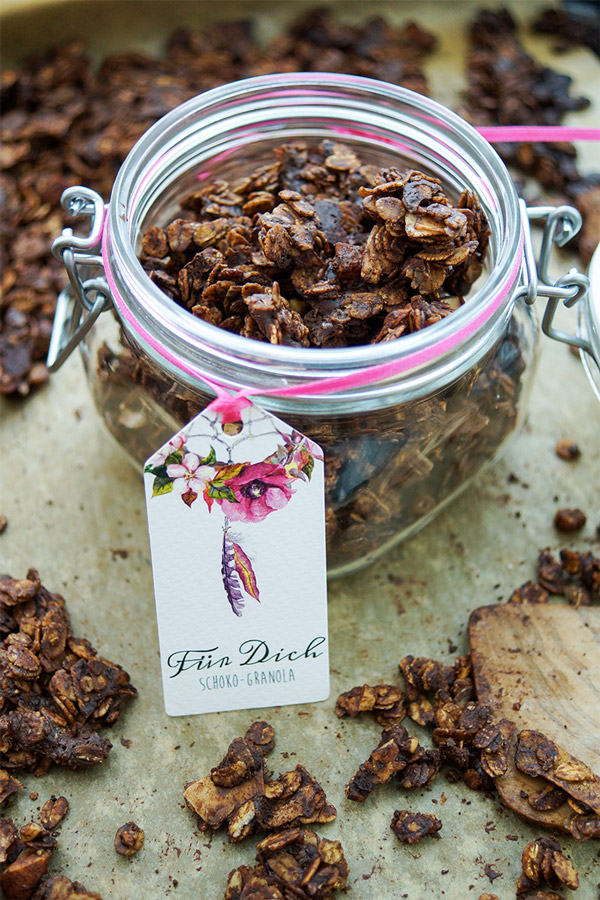 Geschenkideen- Selbstgemachtes Knusper-Müsli (Granola) Rezept einfaches Rezept für ein Knusper-Müsli mit Schokoladen, Walnusse, Mandeln und rohes Cacoa