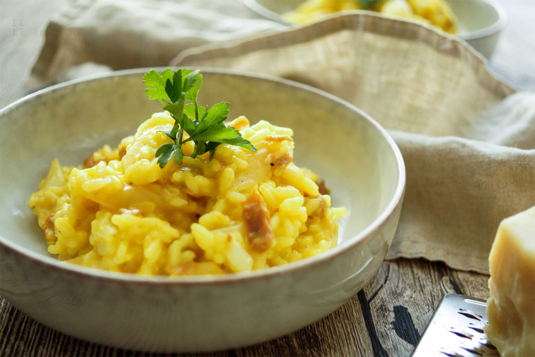 Ein einfaches Schwarzwurzel-Risotto Rezept mit Safran und Parmaschinken. Ein gesundes, leckeres, glutenfreis Gericht von Elle Republic