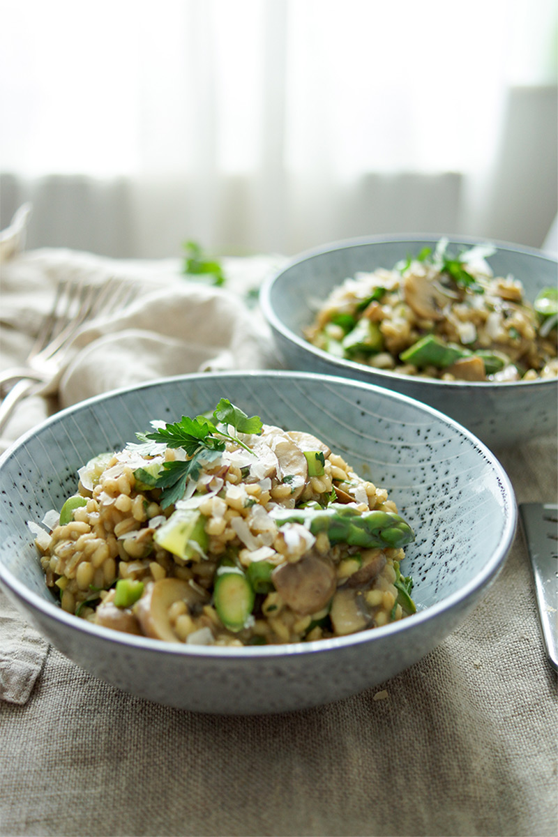 Rezept für Rollgerste-Risotto mit Pilzen und Spargel, Steinpilze, brauner Champignon, Crimini-Pilze