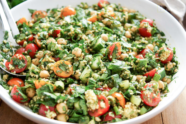 orientalisches Rezept für Kichererbsen Taboulé mit Hirse, Dill, Minze und Petersilie. Vegan und glutenfrei