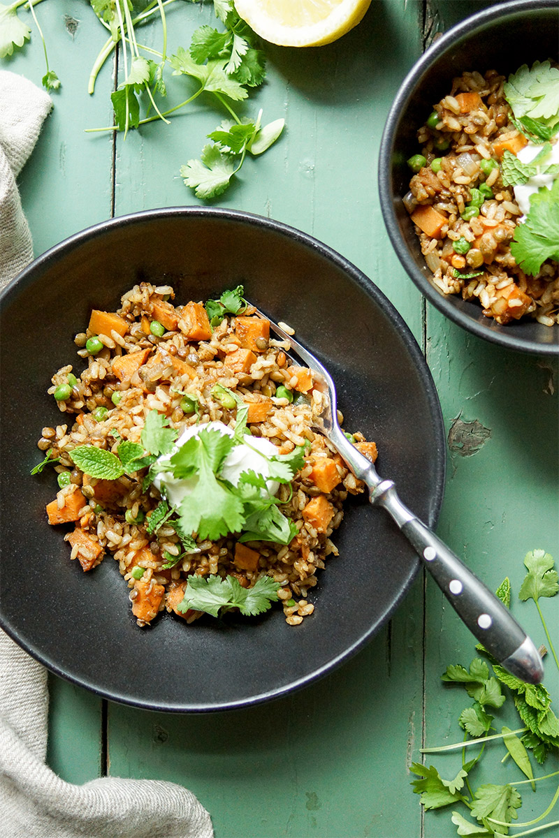 Linsen-Reis-Pilaw Rezept mit Süßkartoffel und Erbsen, Vegetarisch