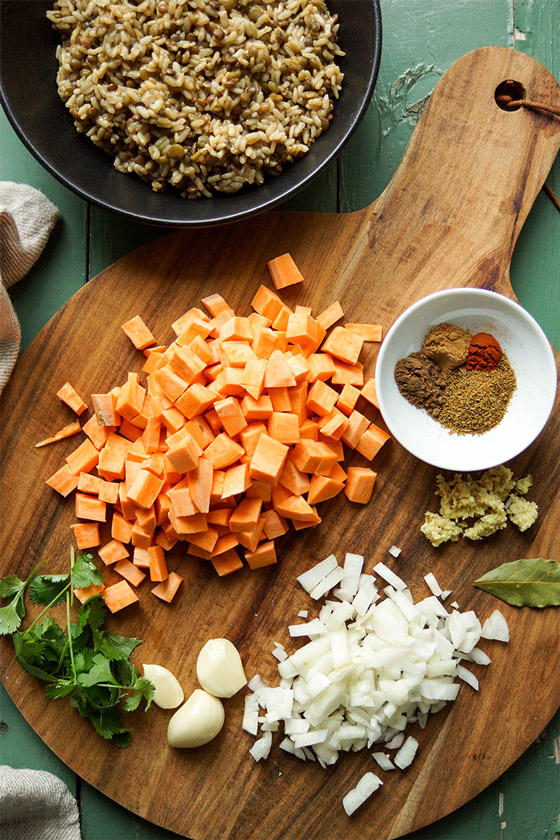 Linsen-Reis-Pilaw Rezept mit Süßkartoffel und Erbsen, Vegetarisch
