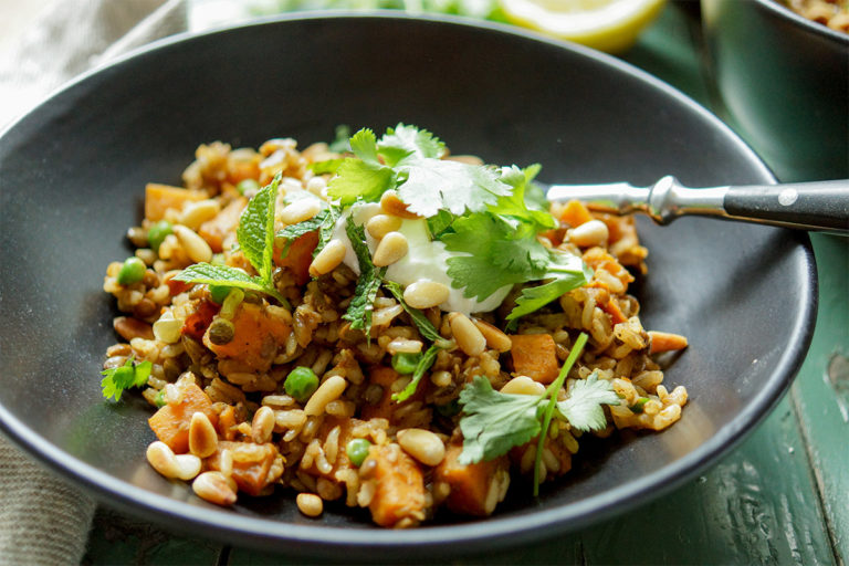 Linsen-Reis-Pilaw Rezept mit Süßkartoffel und Erbsen, Vegetarisch