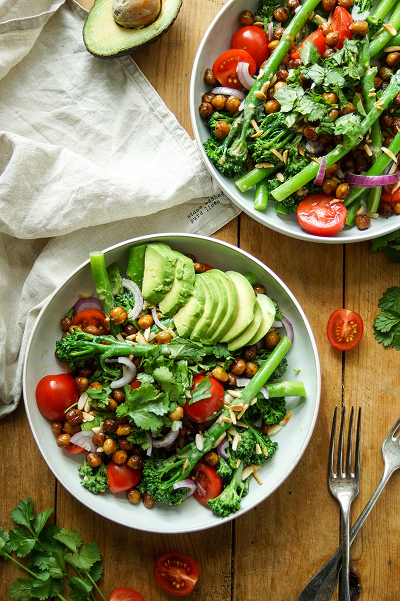 Bimi mit gerösteten Kichererbsen und Zitronen-Tahin-Dressing, Low-Carb Veganes Rezept