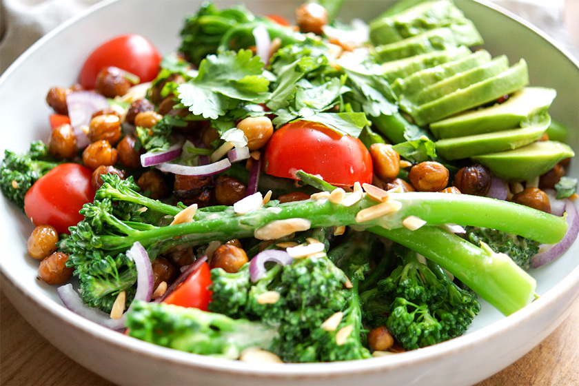 Bimi mit gerösteten Kichererbsen und Zitronen-Tahin-Dressing, Low-Carb Veganes Rezept
