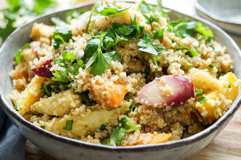 Geröstete Karotten, Pastinaken und Kichererbsen mit Quinoa