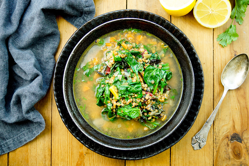 Linsensuppe mit Spinat, Mangold, Möhren und Steinpilz, Ein einfaches Rezept, vegan, vegetarisch Essen