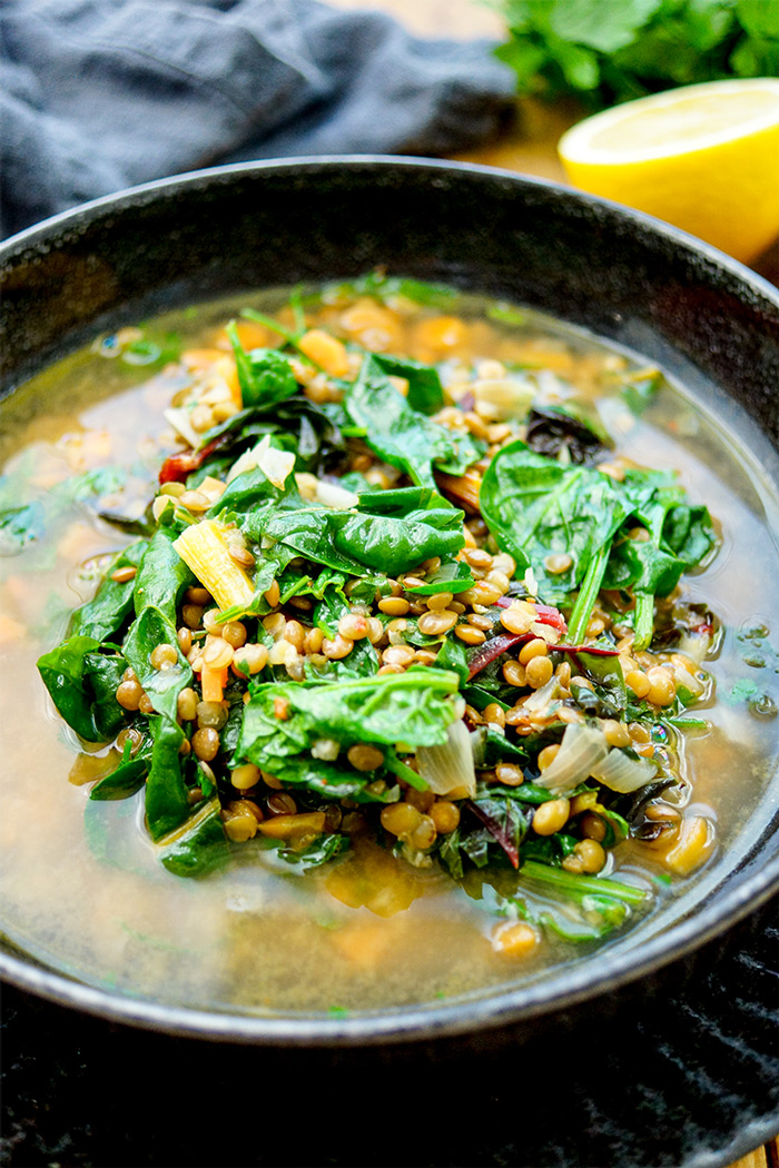 Linsensuppe mit Spinat, Mangold, Möhren und Steinpilz, Ein einfaches Rezept, vegan, vegetarisch Essen