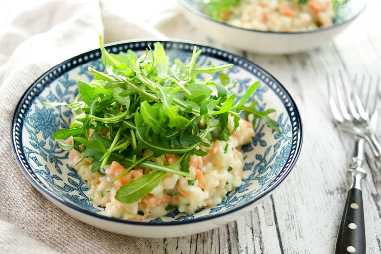 Lachs-Risotto mit Zitrone, Crème Fraîche und Rucola Rezept