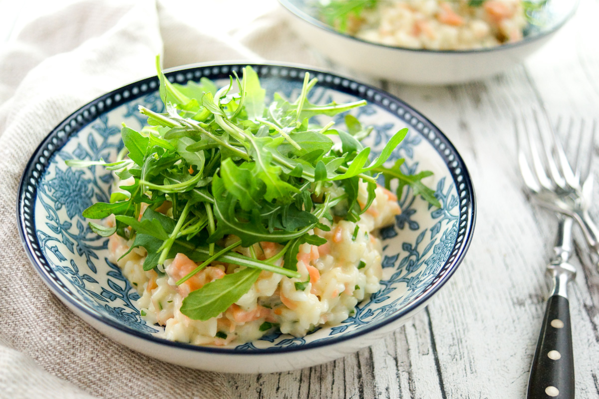 Lachs-Risotto mit Zitrone, Crème Fraîche und Rucola Rezept