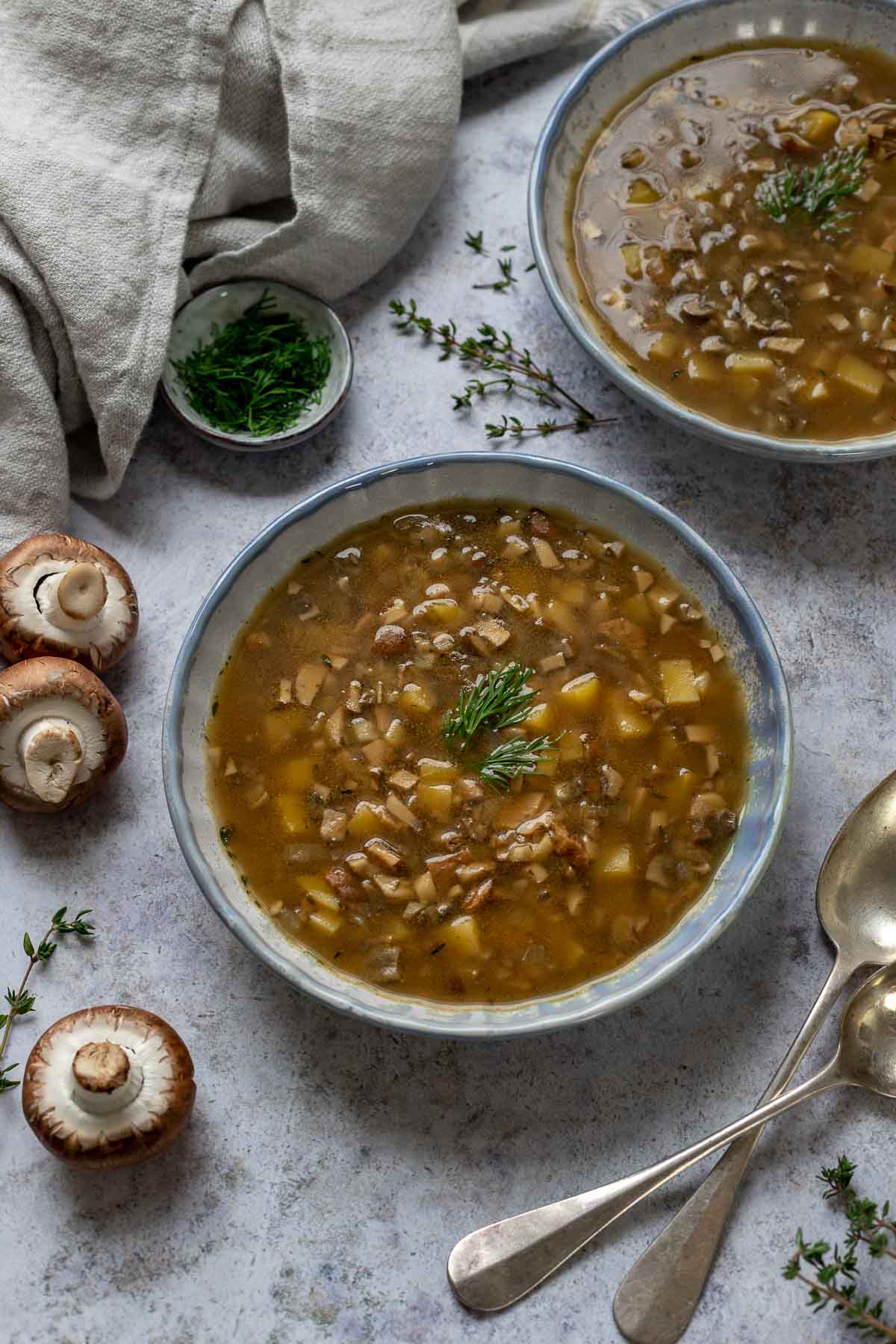 Klare Pilzsuppe mit Kartoffeln Rezept