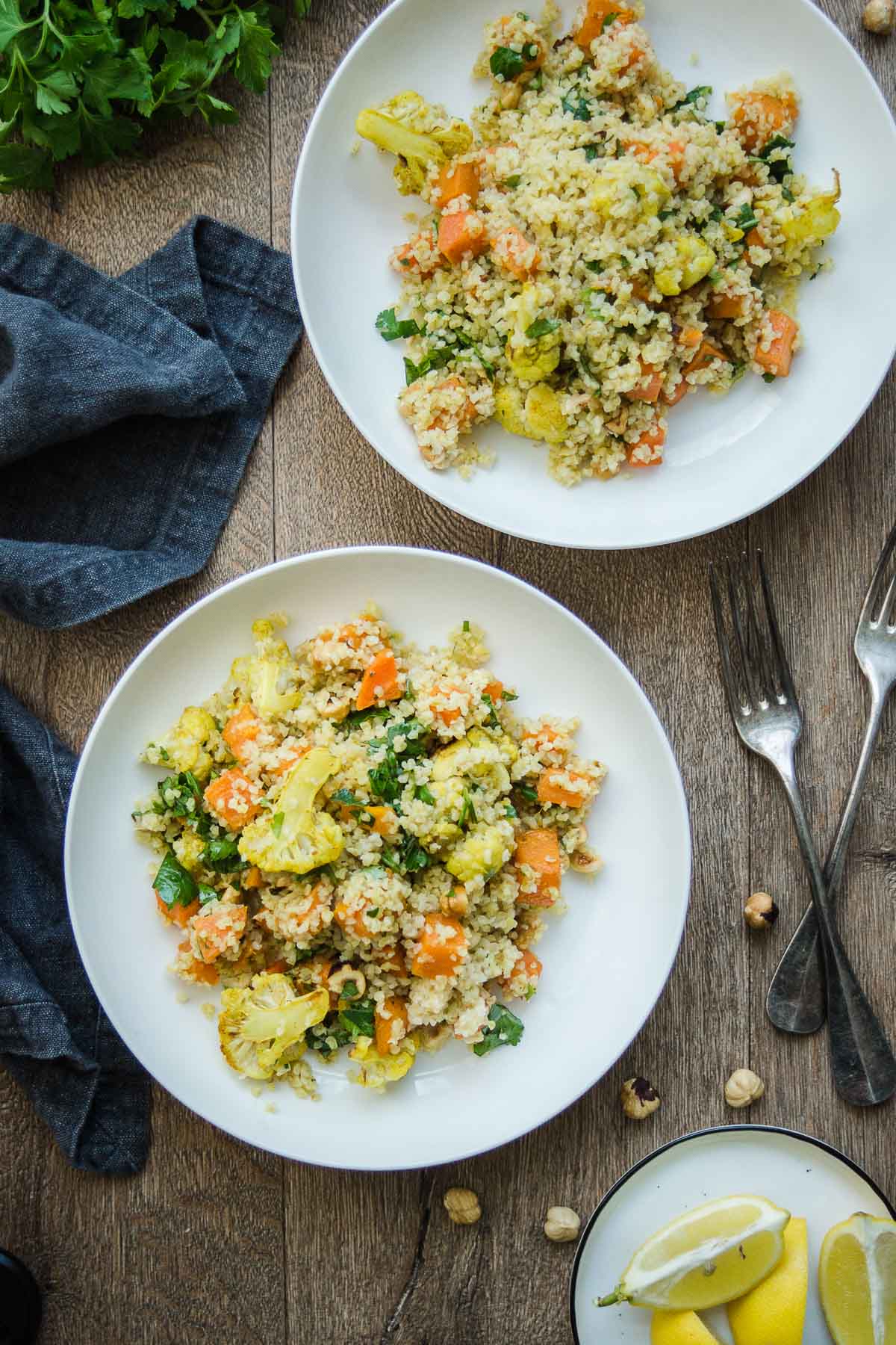 Veganes Rezept für Gerösteter Gemüsesalat mit Bulgur und Haselnüsse