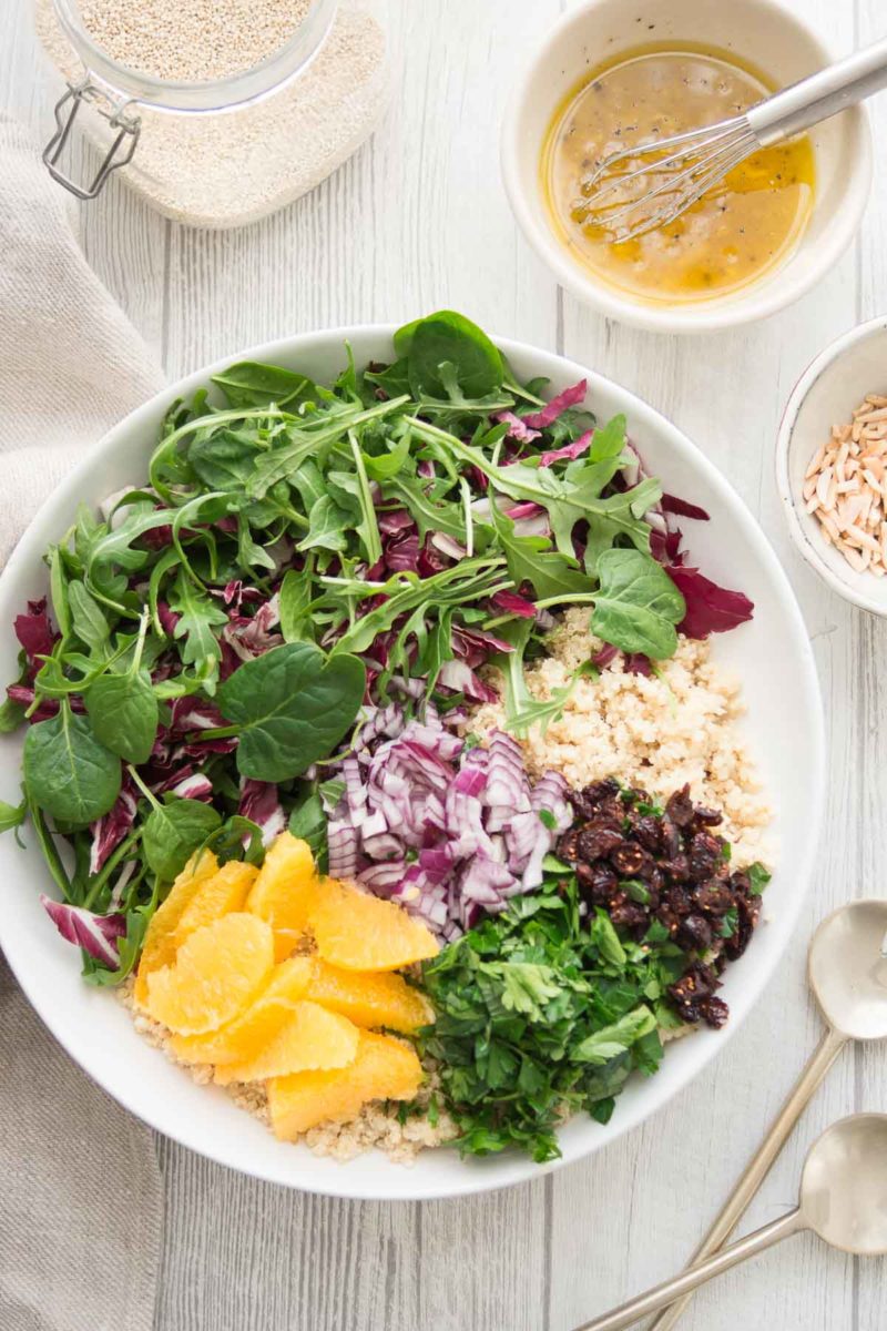 Quinoa-Salat mit Orange, Minze, Petersilie und Mandeln Rezept